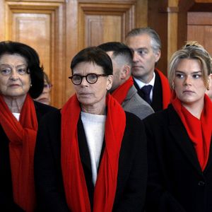 Celle qui a assisté au déploiement des courtepointes aux côtés de sa fille Camille Gottlieb a rappelé que des traitements efficaces existent et que "la solution pour éradiquer l’épidémie" passe par l’implication de tous.

La princesse Stéphanie de Monaco et sa fille Camille Gottlieb assistent au déploiement des courtepointes à l'occasion de la journée mondiale de lutte contre le SIDA avec Fight Aids Monaco au musée océanographique de Monaco le 1er décembre 2025. @Jean-François Ottonello / Nice Matin / Bestimage