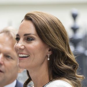 Catherine (Kate) Middleton, princesse de Galles, arrive à la réouverture de la National Portrait Gallery à Londres, Royaume-Uni, le 20 juin 2023, à la suite d'un programme de rénovation de trois ans. La galerie a subi une transformation majeure depuis la fermeture de ses portes en mars 2020, la plus importante depuis l'ouverture du bâtiment il y a 127 ans. Crédit photo :  Mirrorpix / Bestimage