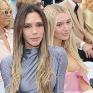 Il était entouré de sa femme Victoria, ici avec leur fille Harper.

11 juin 2026, Los Angeles, Californie, États-Unis : Victoria Beckham et Harper Beckham lors d'une cérémonie en l'honneur de l'actrice Jessica Chastain, à qui une étoile a été décernée sur le Walk of Fame d'Hollywood. (Crédit photo : © Nina Prommer/ZUMA Press Wire / Bestimage)
