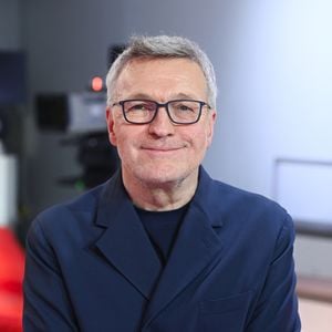 Laurent Ruquier abandonne son talk-show culturel hebdomadaire après seulement une saison à l'antenne.

Exclusif - Laurent Ruquier lors de l'enregistrement de l'émission « Vivement dimanche » au studio Rive Gauche, présentée par Michel Drucker et diffusée sur France. © Guillaume Gaffiot/Bestimage