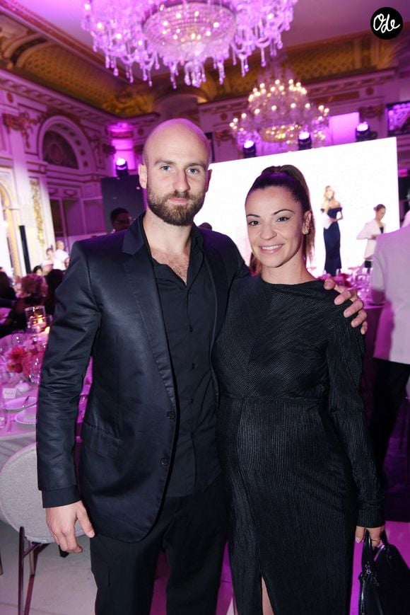 Denitsa Ikonomova (enceinte) et son compagnon François Alu - Photocall du 5ème gala de charité de l'association "Les Bonnes Fées" à l'occasion de la campagne mondiale "Octobre Rose" à l'hôtel Peninsula, Paris le 3 octobre 2024. © Rachid Bellak/Bestimage