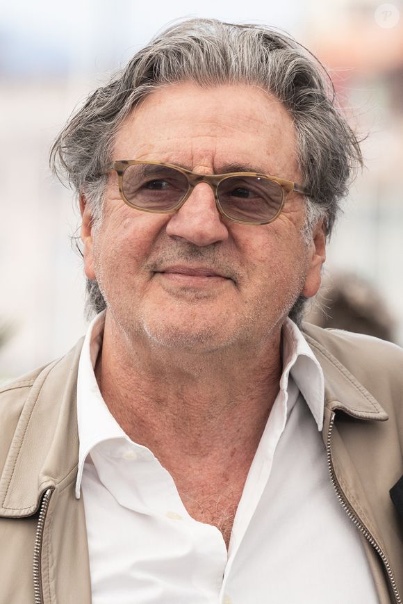 Daniel Auteuil au photocall du film "Vie Privée" lors du 78ème Festival International du Film de Cannes, au Palais des Festivals à Cannes, le 21 mai 2025. 

Photo : Jacovides-Moreau / Bestimage