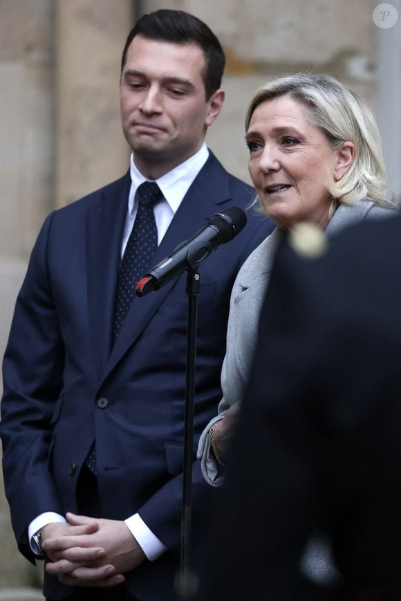 Le premier ministre reçoit Marine Le Pen, présidente du groupe Rassemblement National à l'Assemblée nationale et Jordan Bardella, président du Rassemblement National, à Matignon, à Paris, le 16 décembre 2024. © Stéphane Lemouton / Bestimage