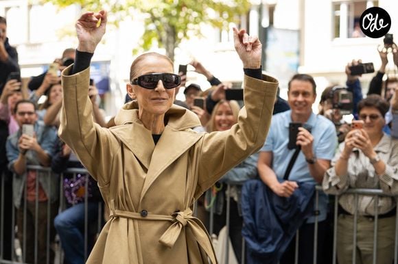 Céline Dion acclamée par ses fans à son arrivée au palace Royal Monceau à Paris, le 28 août 2026. © CYRIL MOREAU / BESTIMAGE