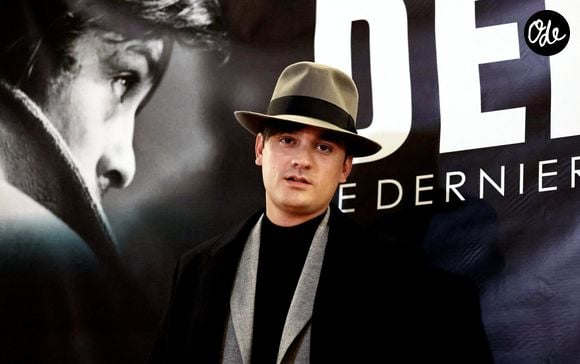 S'il a bien touché une part de l'héritage suite à la mort de son père Alain Delon, le jeune papa de 32 ans avoue se trouver dans un gouffre. 

Exclusif - Alain-Fabien Delon au photocall de la soirée Ciné-concert symphonique "Alain Delon, le dernier Samouraï" au Palais des congrès à Paris le 8 novembre 2024 le jour de son anniversaire.

© Jacovides / Moreau / Bestimage