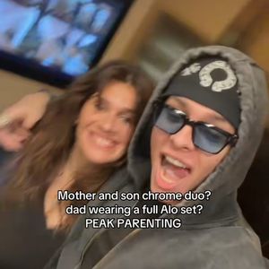 Samedi 14 février, sur TikTok, le benjamin de la famille a partagé une courte vidéo sur laquelle il apparaît avec ses parents

Cameron Smet avec ses parents David Hallyday et Alexandra Pastor le 14 février 2026.