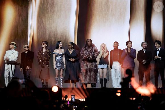 Exclusif - G-Dragon, Taeyang, J-Hope, Katy Perry, Pretty Yende, Burna Boy, Rosé, John Legend, Lang Lang, J Balvin, Hyuk Lee sur la scène du "Gala des pièces jaunes, le concert événement" à Paris La Défense Arena à Nanterre le 23 janvier 2025.
© Jacovides / Moreau / Bestimage