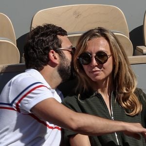 Amélie Etasse et son compagnon Clement Sejourné dans les tribunes lors des internationaux de tennis de Roland Garros à Paris, France, le 1er juin 2019. © Jacovides-Moreau/Bestimage