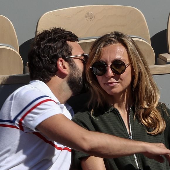 Amélie Etasse et son compagnon Clement Sejourné dans les tribunes lors des internationaux de tennis de Roland Garros à Paris, France, le 1er juin 2019. © Jacovides-Moreau/Bestimage