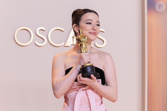 Mais c'est l'actrice de 25 ans Mikey Madison qui a reçu la récompense.

2 mars 2025, Hollywood, California, USA: Mikey Madison remporte l'Oscar de la Meilleure Actrice. BURT HARRIS/BNS/PI (Crédit Image: © PI via ZUMA Press Wire)