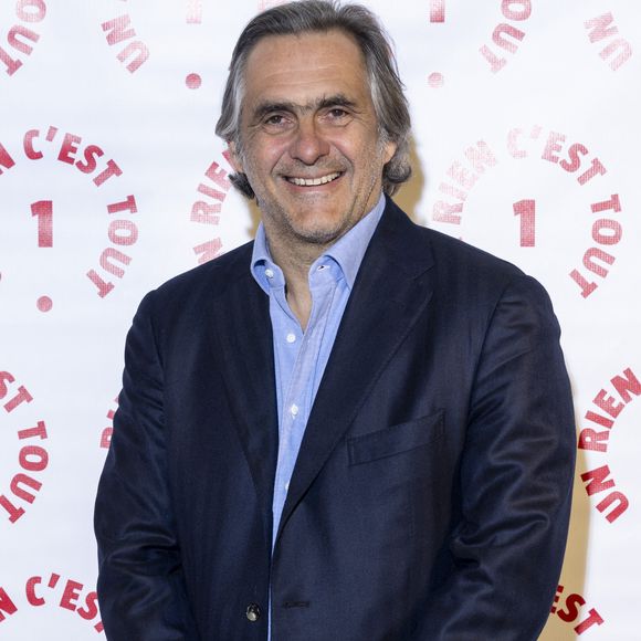 Toujours selon les dires du média, ce dernier aurait refusé l'offre ! 

Emmanuel Chain au photocall des invités au dîner de gala de l'association "Un rien c'est tout" au musée de l'armée aux Invalides à Paris le 7 mars 2024.
Un Rien C’est Tout est une association à but non lucratif loi 1901 créée en septembre 2016 et implantée à Bordeaux Depuis 2017, plus de 3,7 millions d’euros de dons collectés pour 270 projets solidaires réalisés, hébergés sous quatre grandes causes : Droit à la dignité, enfance, santé et environnement.
Le principe : proposer aux clients des partenaires de donner un euro ou d'arrondir le prix des achats. Tous ces petits riens permettent de gérer de grands projets.

© Cyril Moreau / Bestimage