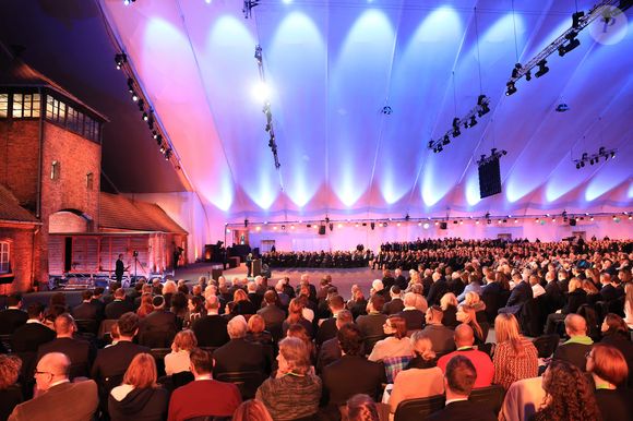 ils ont participé  à la cérémonie de commémoration du 80ème anniversaire de la libération d'Auschwitz en Pologne

Les chefs d'État et les membres des familles royales assistent à la cérémonie de commémoration du 80ème anniversaire de la libération d'Auschwitz au Mémorial et musée d'Auschwitz-Birkenau le 27 janvier 2025. © LALO YASKY / BESTIMAGE