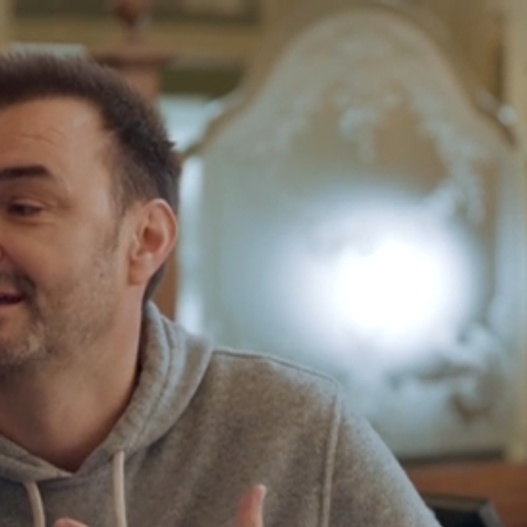 Cyril Lignac ému dans Rendez-vous en terre inconnue, capture d'écran France Télévisions