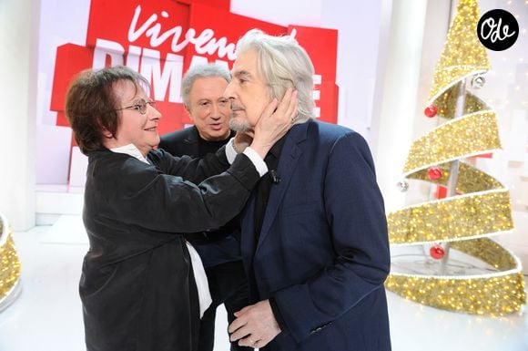 Le chanteur est notamment revenu sur leurs derniers instants partagés.

Exclusif - Marie-Paule Belle, Michel Drucker et Serge Lama - Enregistrement de l'émission "Vivement Dimanche" au Studio Gabriel à Paris, présentée par M.Drucker et diffusée le 11 décembre sur France 3
© Guillaume Gaffiot / Bestimage