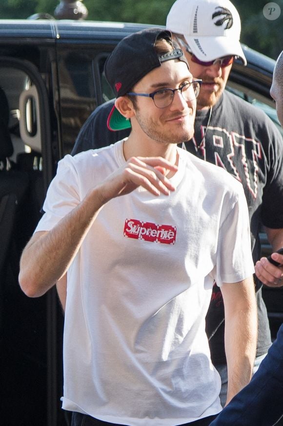 Si tout le monde connaît René-Charles, l'aîné de Céline Dion...

Rene-Charles Angelil, le fils de Céline Dion en balade le 30 juin 2019 à Paris, France. Photo par Nasser Berzane/ABACAPRESS.COM
