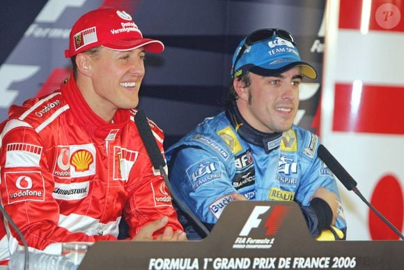 Le pilote allemand de Formule 1 Michael Schumacher (G) de l'équipe Scuderia Ferrari et l'espagnol Fernando Alonso (D) de l'équipe Renault F1 ont été vus lors de la conférence de presse après les qualifications sur le circuit de Magny Cours près de Nevers, France, le 15 juillet 2006. Photo par Rainer Jensen/DPA/ABACAPRESS.COM