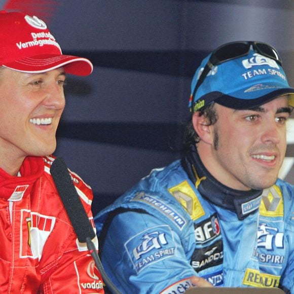 Le pilote allemand de Formule 1 Michael Schumacher (G) de l'équipe Scuderia Ferrari et l'espagnol Fernando Alonso (D) de l'équipe Renault F1 ont été vus lors de la conférence de presse après les qualifications sur le circuit de Magny Cours près de Nevers, France, le 15 juillet 2006. Photo par Rainer Jensen/DPA/ABACAPRESS.COM