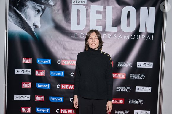 Mathilde Seigner au photocall de la soirée Ciné-concert symphonique "Alain Delon, le dernier Samouraï" au Palais des congrès à Paris le 8 novembre 2024 le jour de son anniversaire.

© Jacovides / Moreau / Bestimage