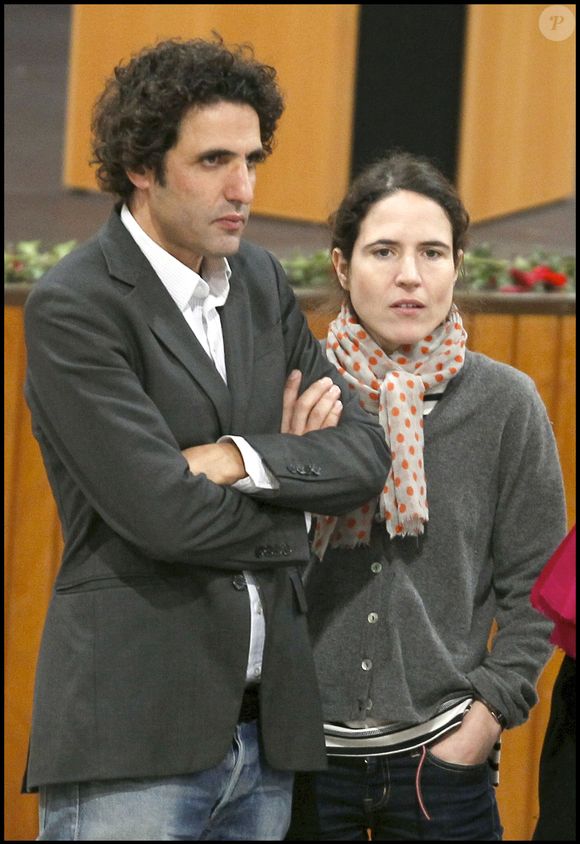 Mazarine Pingeot et Mohamed Ulad-Mohand, père de ses trois enfants, le 08/01/2011. Crédit Dominique Jacovides / Bestimage
