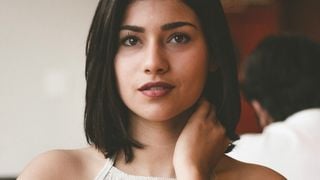 La psychologie explique que les personnes qui détournent le regard en parlant ne sont pas toujours timides ou menteuses : cela peut être une façon de se concentrer