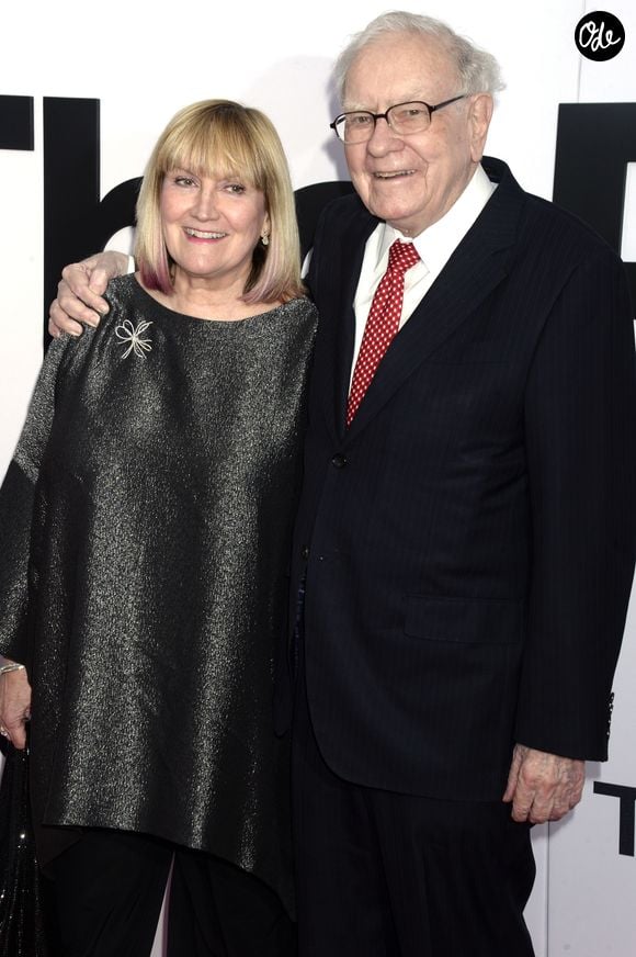 Avec une fortune estimée à environ 146 milliards de dollars, Buffett figure toujours parmi les dix personnes les plus riches du monde.

Warren Buffett et sa fille Susan Alice Buffett à la première de "The Post" (Pentagon Papers) à Washington le 14 décembre 2017. Action Press / Bestimage