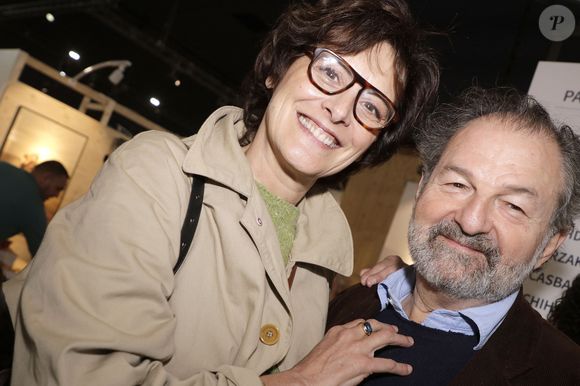 Le secret de leur amour ? Ils vivent séparément.

Inès de la Fressange et son compagnon Denis Olivennes au festival du Livre de Paris 2023 au Grand Palais Éphémère à Paris, le 22 avril 2023.

Photo : Cedric Perrin / Bestimage