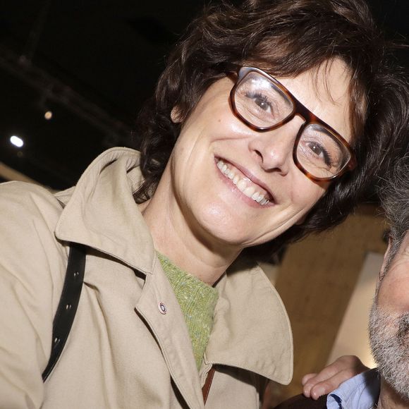 Le secret de leur amour ? Ils vivent séparément.

Inès de la Fressange et son compagnon Denis Olivennes au festival du Livre de Paris 2023 au Grand Palais Éphémère à Paris, le 22 avril 2023.

Photo : Cedric Perrin / Bestimage