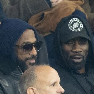 Les artistes Passi et Stomy Bugsy ont rejoint le casting des tribunes.

Stomy Bugsy et Passi - Célébrités dans les tribunes lors du match de Ligue des Champions entre le Paris Saint Germain contre Tottenham Hotspur Football Club (5-3) au Parc des Princes à Paris le 26 novembre 2025. © Cyril Moreau/Bestimage