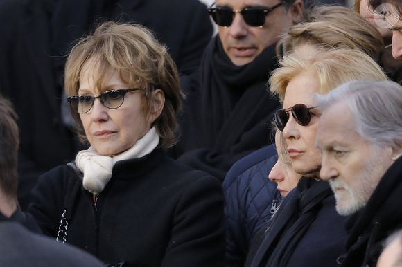 Malgré leur histoire avec Johnny Hallyday, il n'y a eu aucune rivalité entre les deux femmes mais plutôt une entente rare !

Nathalie Baye, Sylvie Vartan, Jean-Jacques Debout aux obsèques de Johnny Hallyday à La Madeleine