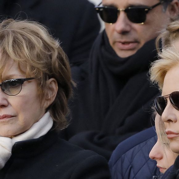 Malgré leur histoire avec Johnny Hallyday, il n'y a eu aucune rivalité entre les deux femmes mais plutôt une entente rare !

Nathalie Baye, Sylvie Vartan, Jean-Jacques Debout aux obsèques de Johnny Hallyday à La Madeleine