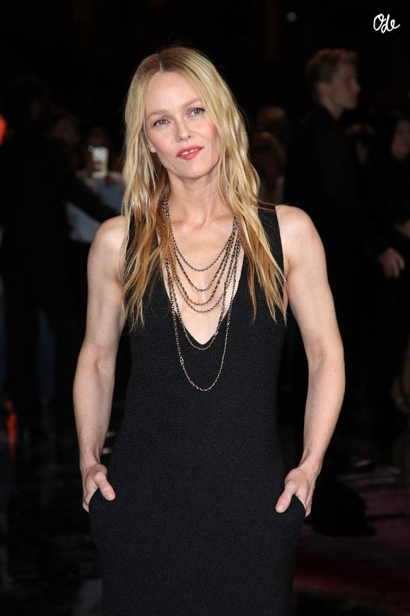 Vanessa Paradis - Célébrités au Défilé Chanel, Collections Prêt-à-porter Printemps / Eté 2026, dans le cadre de la Fashion Week de Paris. Au Grand Palais à Paris, France, le 06 Octobre 2025. 

© Bertrand Rindoff / Bestimage