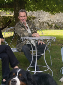 Audrey Crespo Mara invitée dans la ferme fortifiée de Florent Pagny en Bourgogne : Azucena ne voulait pas y vivre, visite du bien exceptionnel