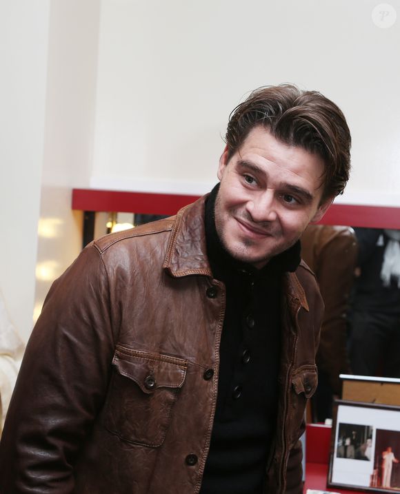 Julien Dassin après son troisième et dernier concert au Grand Rex, Serge Lama reçoit ses amis dans sa loge du Rex à Paris le 13 Octobre. Photo par Denis Guignebourg / Bestimage