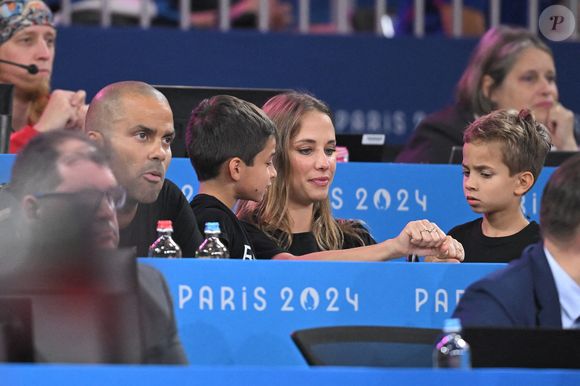Tony Parker et sa petite amie Agathe Teyssier lors de la finale des hommes + 100kg pendant les Jeux Olympiques de Paris 2024 à la Champs de Mars Arena, à Paris le 2 août 2024. Photo by Eliot Blondet/ABACAPRESS.COM