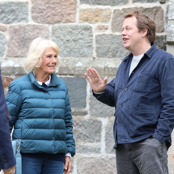 La reine Camilla a bousculé les règles habituelles

La reine Camilla (Camilla Parker Bowles, reine consort d'Angleterre) assistait au festival littéraire de Braemar, où son fils Tom Parker Bowles était invité à prendre la parole. Photo : GOFF  / BESTIMAGE