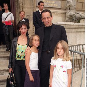 Béatrice Ardisson, Thierry, Manon et Ninon en 2000. RINDOFF-GARCIA / BESTIMAGE