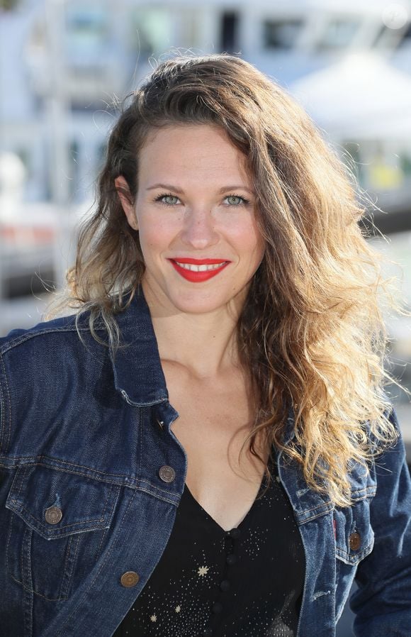 Lorie Pester (Laure) pour le feuilleton télévisé "Demain nous appartient" au photocall du quatrième jour du festival international du film de La Rochelle, France, le 15 septembre 2018. © Patrick Bernard/Bestimage