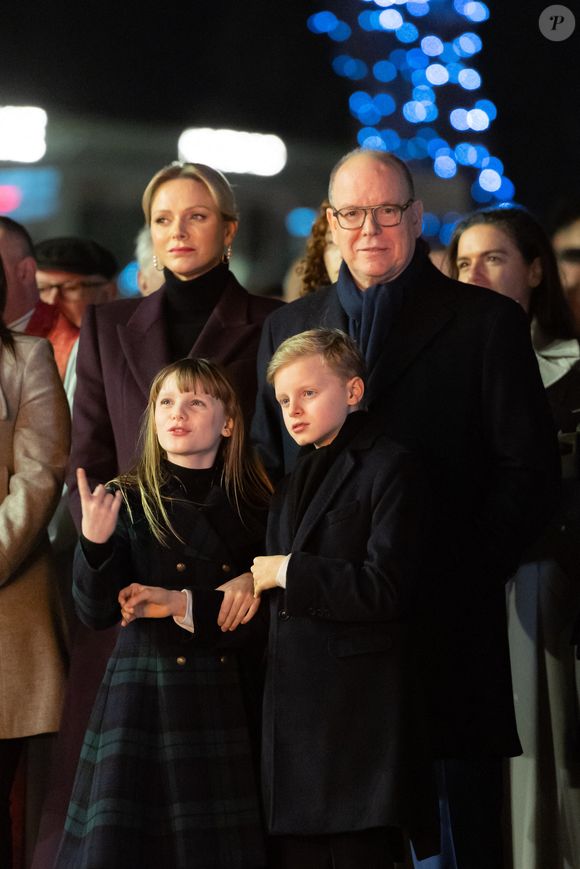 À bientôt 50 ans, la princesse du Rocher a une astuce, que beaucoup pratique, pour préserver sa peau des effets du vieillissement. 

Le prince Albert II de Monaco, La princesse Charlène de Monaco, La princesse Gabriella de Monaco, comtesse de Carladès, Le prince Jacques de Monaco, marquis des Baux - La famille princière de Monaco lors de l'embrasement de la barque dans le cadre des célébrations de la Sainte-Dévote, Sainte Patronne de Monaco le 26 janvier 2024. © Olivier Huitel / Pool Monaco / Bestimage