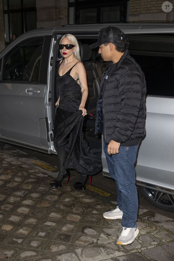 Lady Gaga et son fiancé Michael Polansky arrivent au restaurant "Laperouse" à Paris, le 15 novembre 2025.
© Yehiel Chekroune/Bestimage
