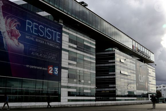 Cela est survenu à 23h59 et a duré plusieurs minutes

Exclusif - Illustration extérieur France Télévisions - Rassemblement des journalistes reporters d'images, JRI, de France Télévisions en grève sur le parvis de siège du groupe France Télévision à Paris, le 4 novembre 2015. © Stéphane Lemouton / Bestimage