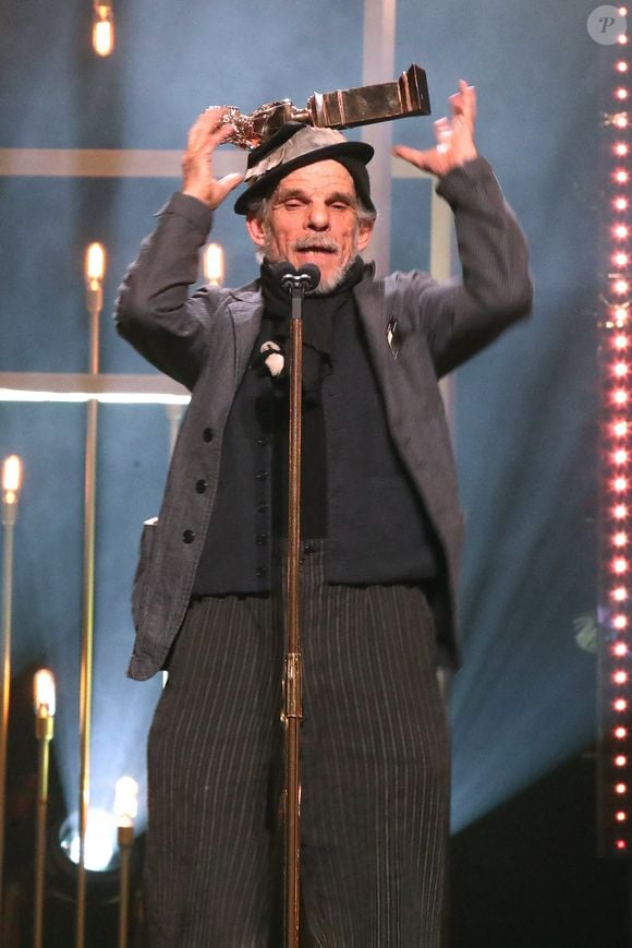 Denis Lavant, « Molière du Comédien dans un spectacle de Théâtre public » pour Fin de partie - Intérieur - 36ème cérémonie des Molières aux Folies Bergère à Paris le 28 avril 2025. © Bertrand Rindoff / Bestimage