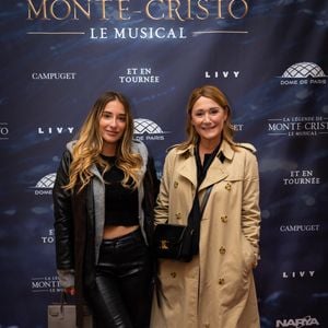 Exclusif - Daniela Lumbroso et sa fille Carla Ghebali au photocall du showcase de présentation de la comédie musicale La Légende du Comte de Monte Cristo à Salle Gaveau à Paris, France, le 25 septembre 2025. © Julien Sarkissian/Bestimage