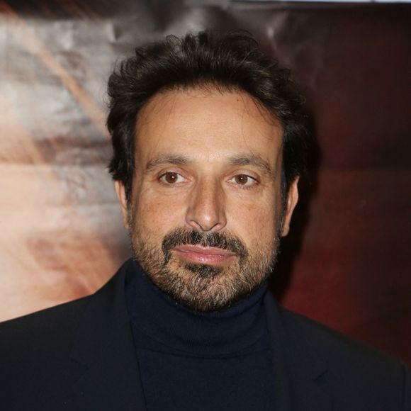 Il laisse derrière lui sa femme, qu'il avait épousée il y a peu, comme le révèle Thierry Bizot, le co-créateur de "Fais pas si, fais pas ça".

Bruno Salomone assiste à l'avant-première de Madeleine Collins à l'UGC Les Halles

Photo : Jerome Domine / Bestimage