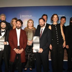 Le jury : Gael Morel, Nicolas Saada, Jean-Pierre Duret, Valeria Golino, Catherine Deneuve, Antonin Baudry, Vicky Krieps, Gaspard Ulliel, Orelsan et Claire Burger, les lauréats : Robert Eggers (Prix du Jury), Carlo Mirabella-Davis (Prix spécial), Michael Angelo Covino et Kyle Marvin (Prix du Jury) - Press room lors de la soirée de clôture du 45ème Festival du Cinéma Américain de Deauville. Le 14 septembre 2019
© Denis Guignebourg / Bestimage