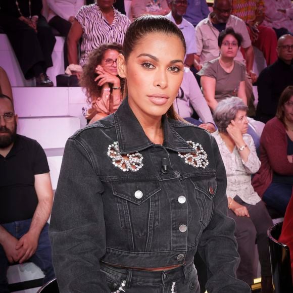 Exclusif - Ayem Nour - Julie Pietri était l’invitée de l’émission TPMP People, enregistrée le 30/09/2022, présentée par M.Delormeau et diffusée le 01/10/2022 - Paris le 01/10/2022 - © Jack Tribeca / Bestimage