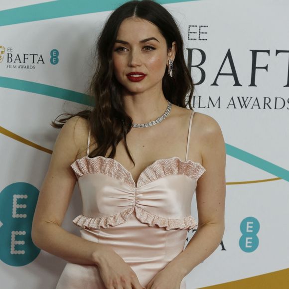 Ana De Armas au photocall de la 76e cérémonie des British Academy Film Awards (BAFTA) au Royal Albert Hall à Londres, le 19 février 2023. Backgrid UK/ Bestimage