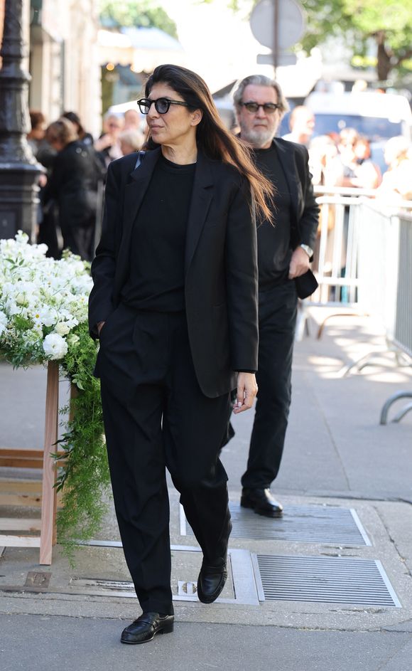 Hoda Roche et son mari Luc Duchêne - Arrivées aux obsèques de Nadia Farès en l'église Saint-Jean-de-Montmartre à Paris, le 24 avril 2026. N.Farès est décédée le 17 avril 2026 quelques jours après un "incident cardiaque" survenu le 12 avril 2026 dans la piscine du complexe sportif, Blanche (9ème).