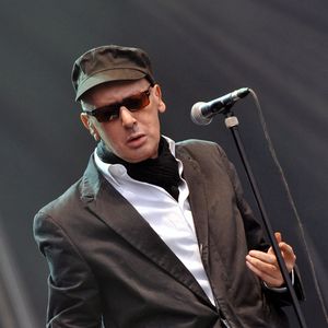 Le chanteur français Bashung se produit sur scène lors de la Fête de l'Humanité (rassemblement des partis politiques traditionnels de gauche) à La Courneuve près de Paris, France, le 14 septembre 2008. Photo de Mousse/ABACAPRESS.COM