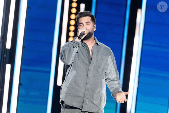 Kendji Girac chantent lors du Téléthon 2024, à Saint Denis, près de Paris, France, le 30 novembre 2024. Photo par Alexis Jumeau/ABACAPRESS.COM