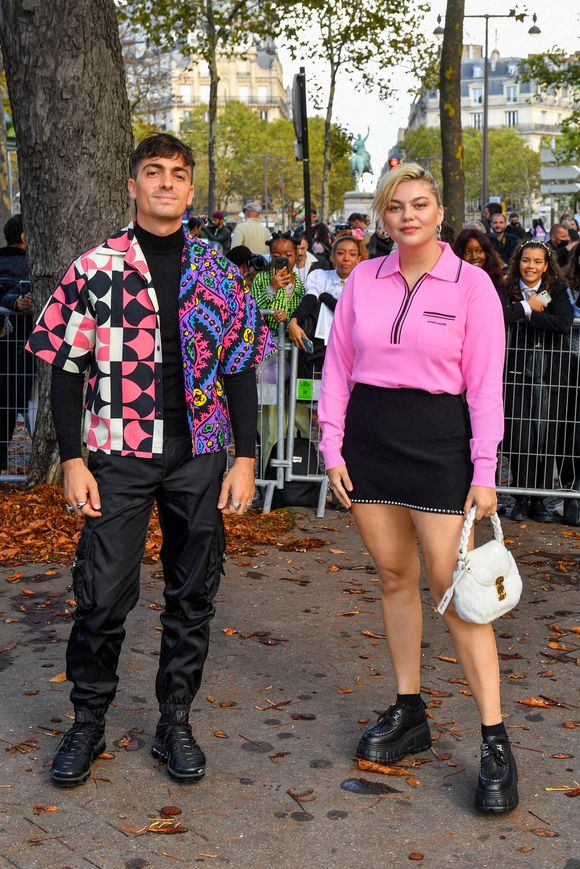 Louane Emera et son compagnon Florian Rossi arrivent au défilé de mode Miu Miu lors de la Fashion Week printemps/été 2022 à Paris, France, le 5 octobre 2021. © Veeren Ramsamy-Christophe Clovis/Bestimage